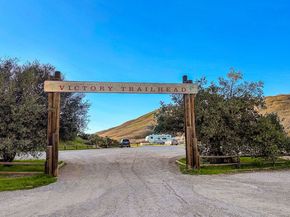 6024 Woodland View Drive, Woodland Hills CA 91367