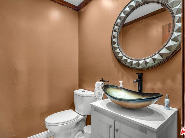 6024 Woodland View Drive, Woodland Hills CA 91367