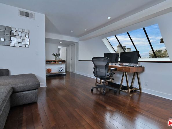 851 N Kings Road 310, West Hollywood CA 90069