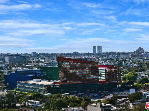 851 N Kings Road 310, West Hollywood CA 90069