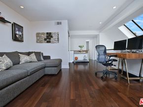 851 N Kings Road 310, West Hollywood CA 90069