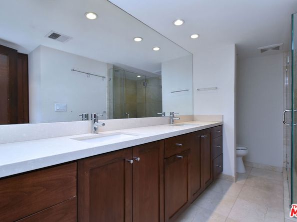 851 N Kings Road 310, West Hollywood CA 90069