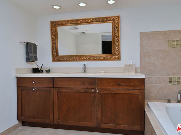 851 N Kings Road 310, West Hollywood CA 90069