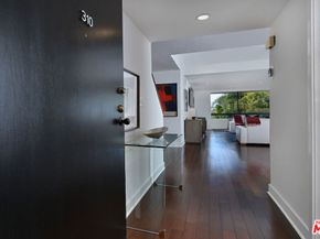 851 N Kings Road 310, West Hollywood CA 90069