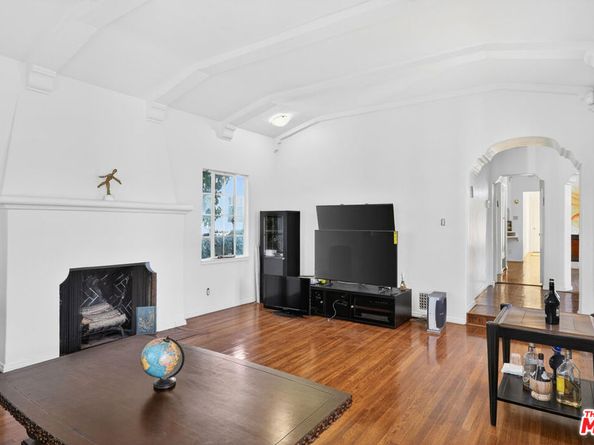 1544 S Point View Street, Los Angeles CA 90035