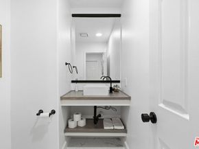 4370 Park Monte Nord, Calabasas CA 91302