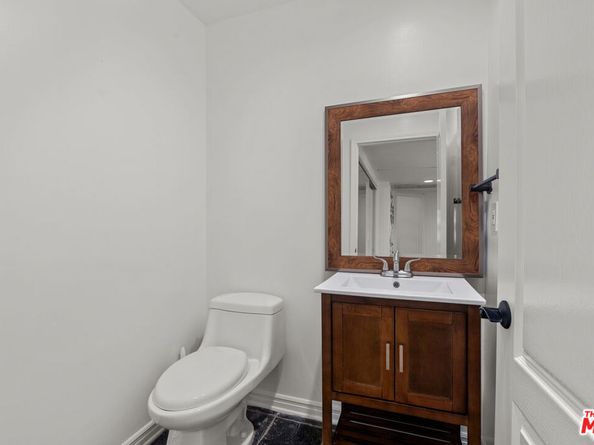 435 Arnaz Drive 304, Los Angeles CA 90048