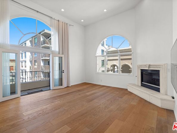 435 Arnaz Drive 304, Los Angeles CA 90048