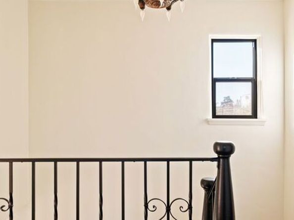 1302 S Hauser Boulevard, Los Angeles CA 90019