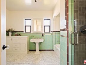 1302 S Hauser Boulevard, Los Angeles CA 90019