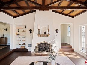 1302 S Hauser Boulevard, Los Angeles CA 90019