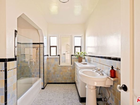 1302 S Hauser Boulevard, Los Angeles CA 90019