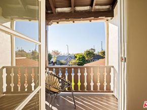 1302 S Hauser Boulevard, Los Angeles CA 90019