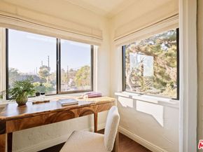 1302 S Hauser Boulevard, Los Angeles CA 90019