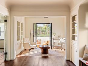 1302 S Hauser Boulevard, Los Angeles CA 90019