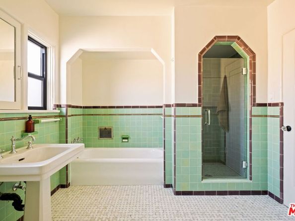 1302 S Hauser Boulevard, Los Angeles CA 90019