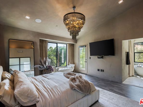 4967 Llano Drive, Woodland Hills CA 91364