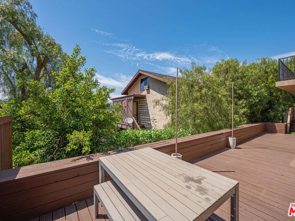 1915 Apex Avenue, Los Angeles CA 90039