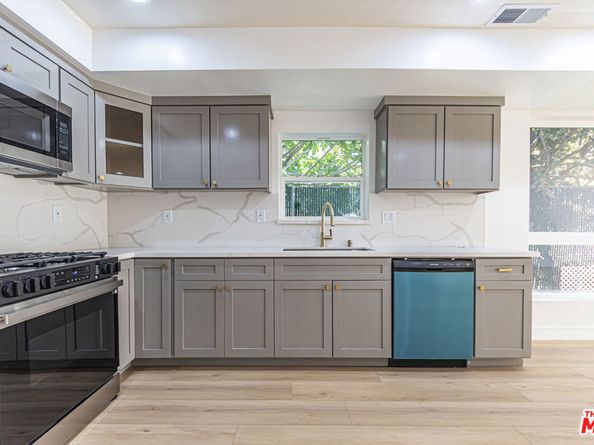 5436 Romaine Street, Los Angeles CA 90038