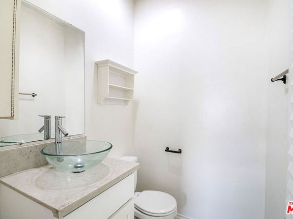 855 S Shenandoah Street, Los Angeles CA 90035