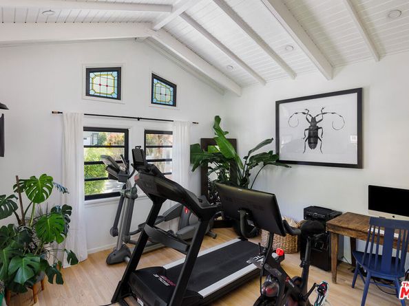 8421 Kirkwood Drive, Los Angeles CA 90046