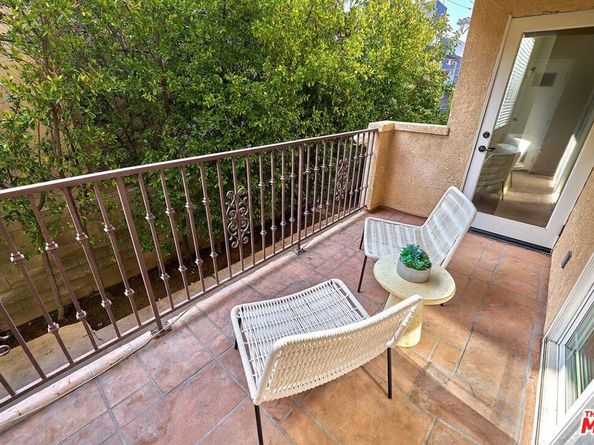 5132 Maplewood Avenue 106, Los Angeles CA 90004