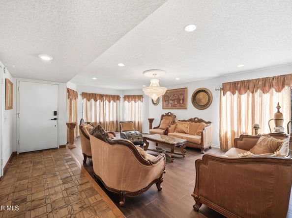 7933 Casaba Avenue, Winnetka CA 91306