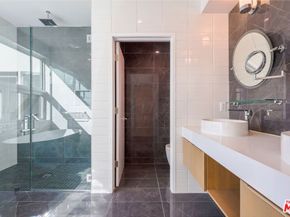 1729 S Barrington Avenue 2, Los Angeles CA 90025