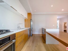 1729 S Barrington Avenue 2, Los Angeles CA 90025