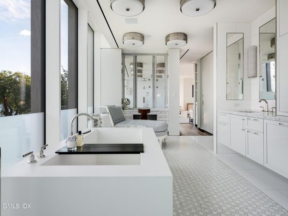 45 Binney Lane, Old Greenwich CT 06870