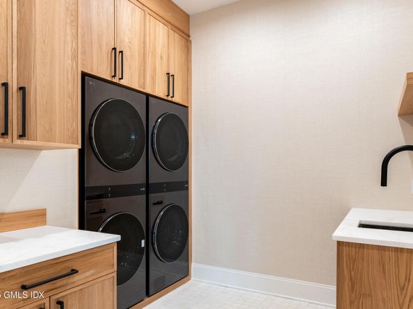 11 Winterset Road, Greenwich CT 06830