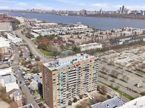 1008 Hudson Park, Edgewater NJ 07020