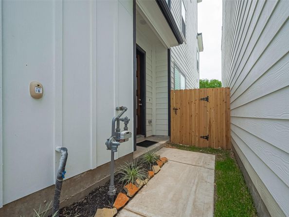 8925 Grovner Place, Houston TX 77055