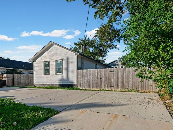 7939 Goode Street, Houston TX 77012