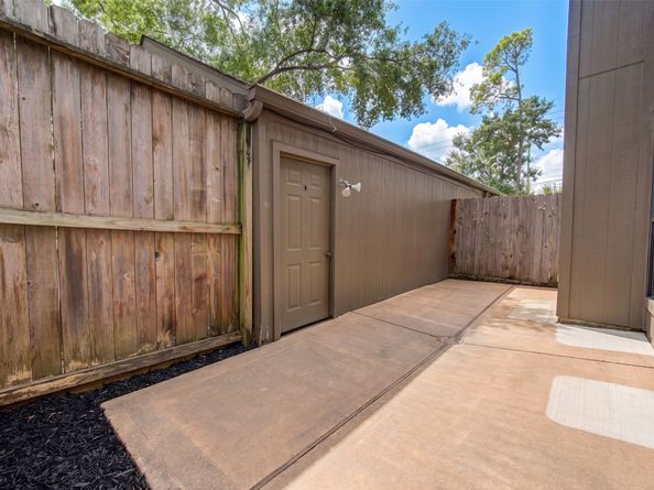 701 Bering Drive 201, Houston TX 77057