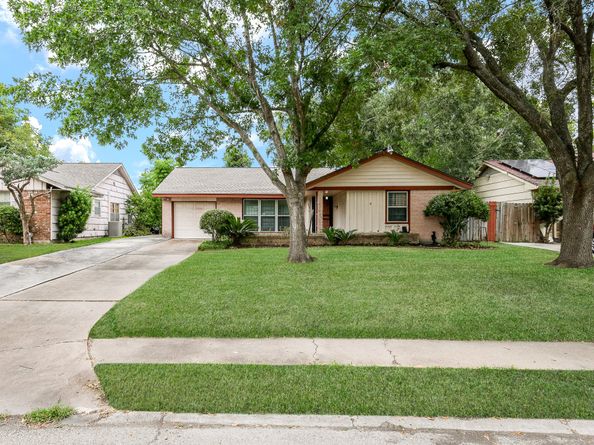 6834 Hendon Lane, Houston TX 77074