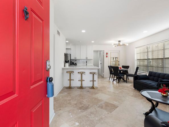 2750 Holly Hall Street 1111, Houston TX 77054