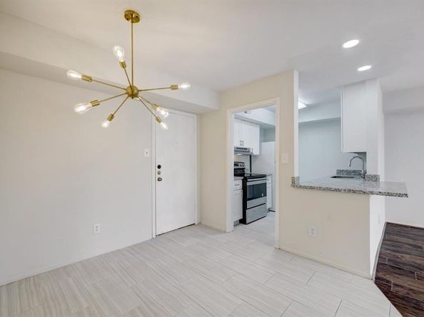 4645 Wild Indigo Street 373, Houston TX 77027