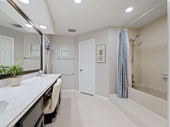 3627 Clear Falls Drive, Houston TX 77339
