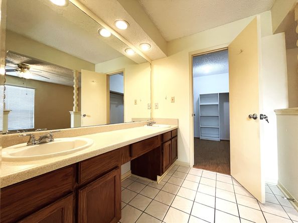6203 Gladewell Drive, Houston TX 77072