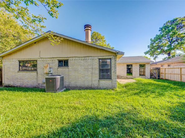 1510 Chestnut Tree Lane, Houston TX 77067