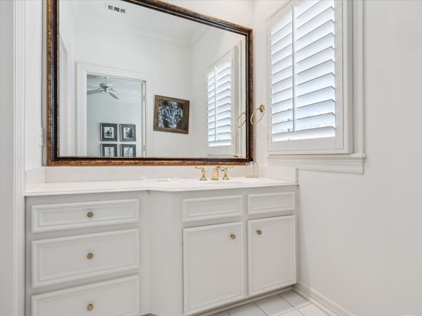 130 Park Laureate, Houston TX 77024