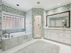 130 Park Laureate, Houston TX 77024