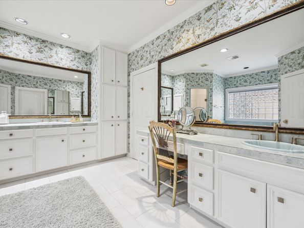 130 Park Laureate, Houston TX 77024