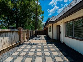 12050 Mighty Oak Drive A, Houston TX 77066