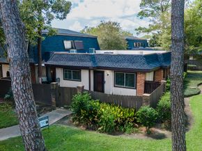 12050 Mighty Oak Drive A, Houston TX 77066