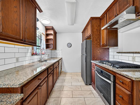 3907 Grapevine Street, Houston TX 77045