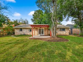 3907 Grapevine Street, Houston TX 77045