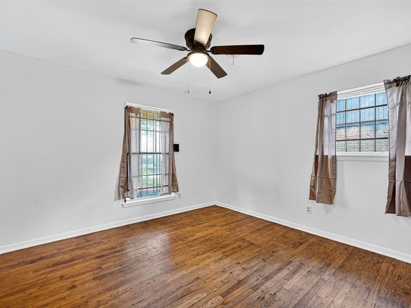 3907 Grapevine Street, Houston TX 77045