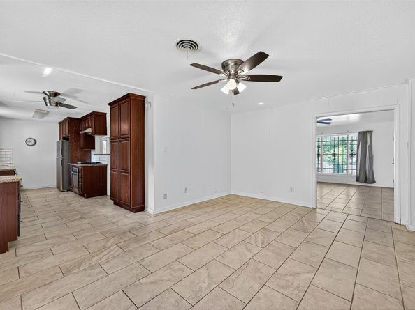 3907 Grapevine Street, Houston TX 77045